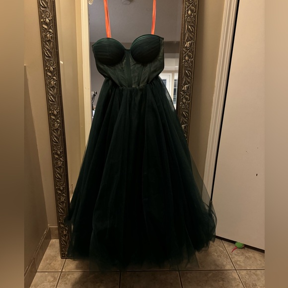 Emerald Green Strapless Puffy Midi Dress - Picture 2 of 11